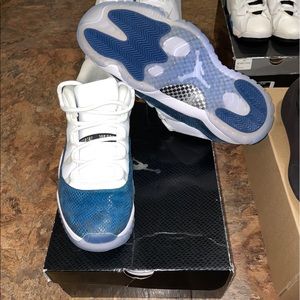 Navy snakeskin low retro 11